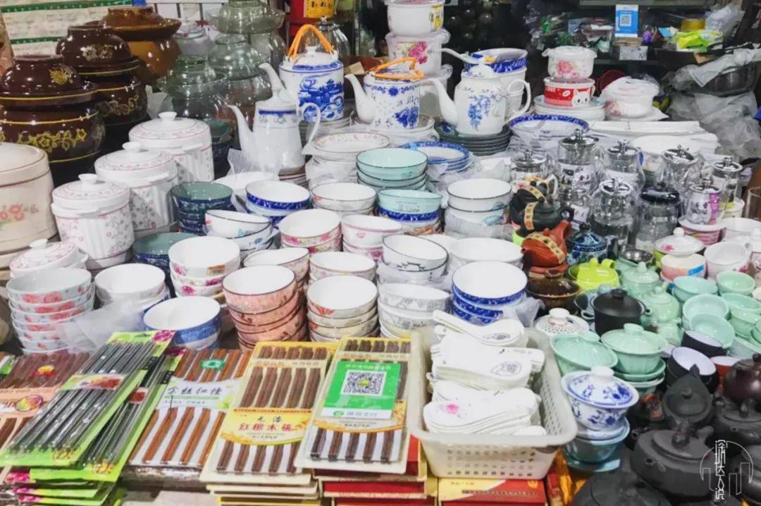 為什么億萬富豪從“樸素”農產品市場中崛起？揭秘日用零售的秘密